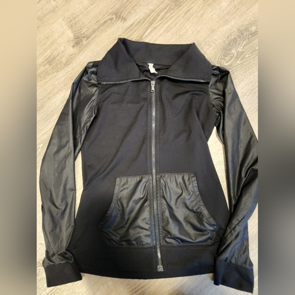 Under Armour Jacket - Picture 2 of 4